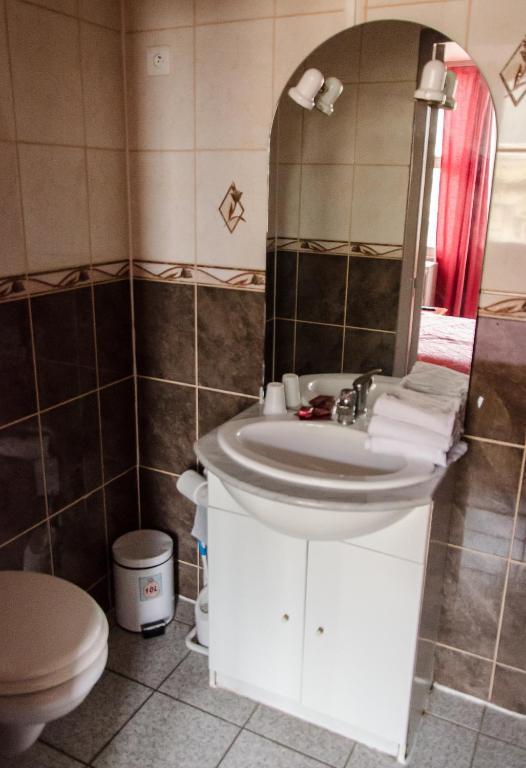 Hotel Coq Hardi Lila Habitación foto