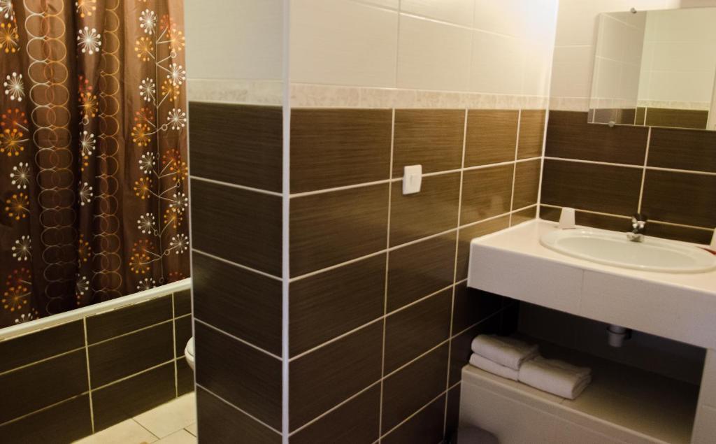 Hotel Coq Hardi Lila Habitación foto